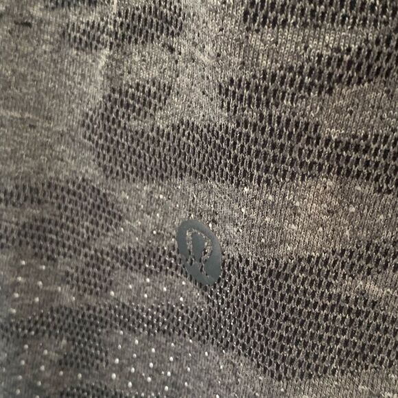 Gray lululemon Camouflage Men's T-Shirt - Picture 4 of 6